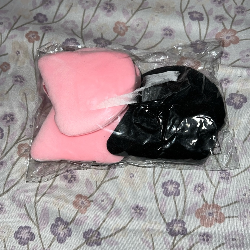 🆕🆕🆕BRAND NEWW (3) PACKS OF- SIX PIECES OF  POWDER PUFFS SETS